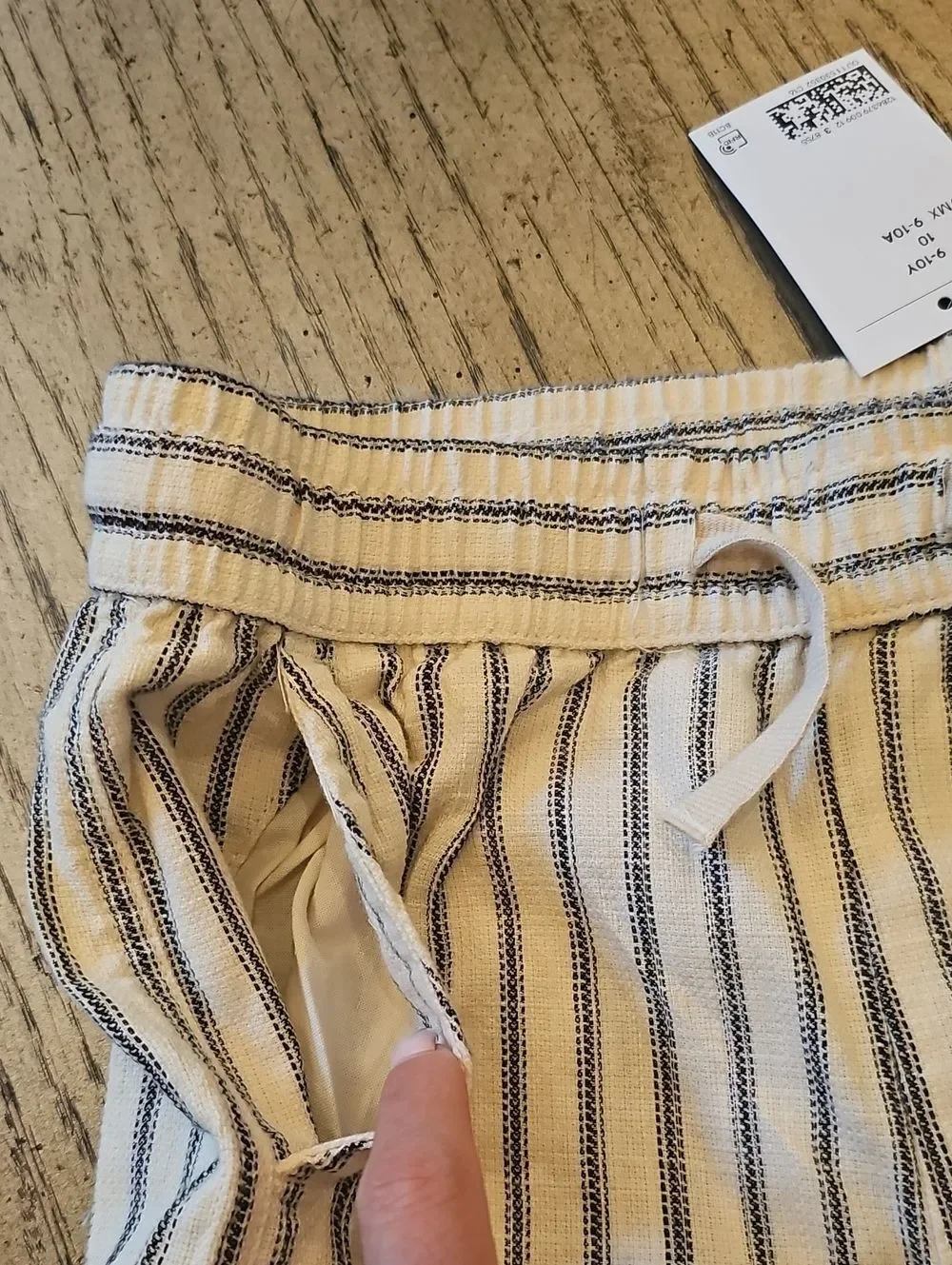 H&M Cream Shorts with Stripes Size 9-10 NWT